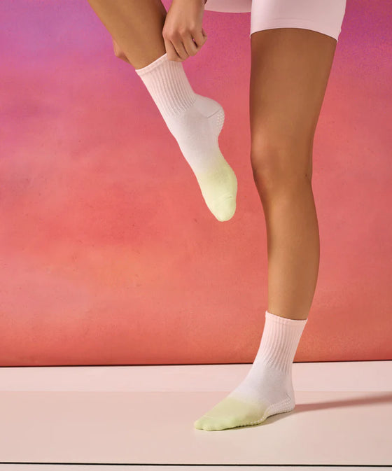 Move Active Classic Crew Grip Socks - Apple Ombre