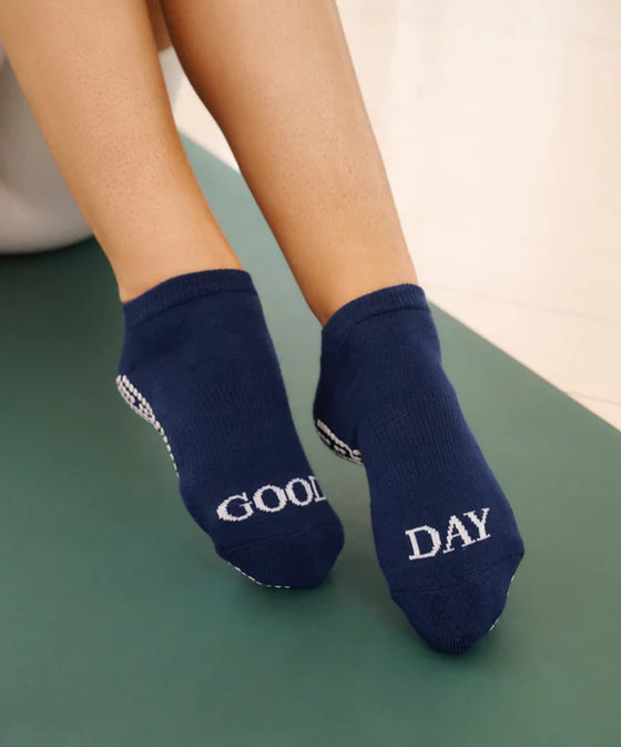 Move Active Classic Low Rise Grip Socks - Good Day Navy