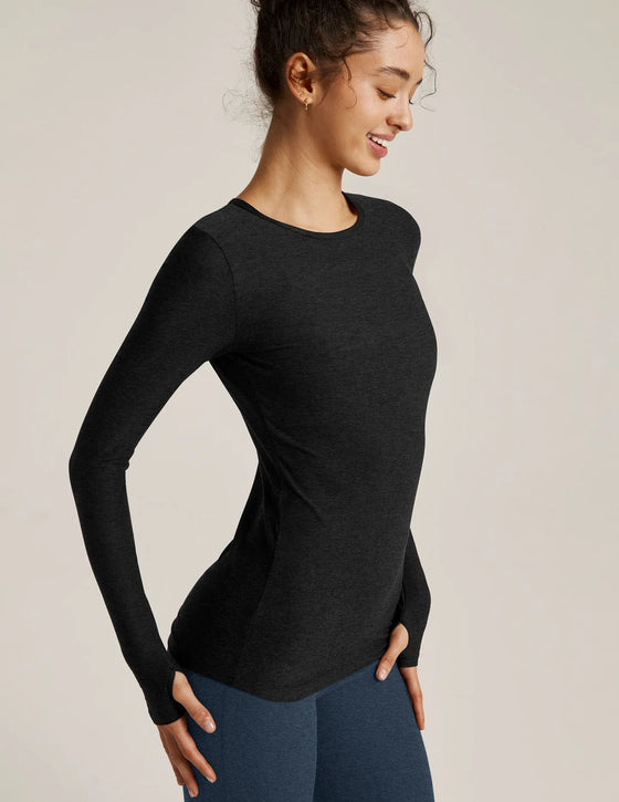 BEYOND YOGA FEATHERWEIGHT CLASSIC CREW PULLOVER - DARKEST NIGHT