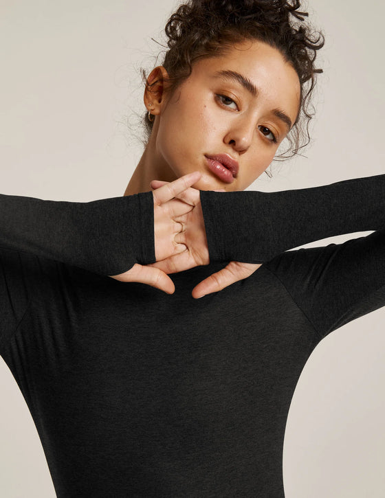 BEYOND YOGA FEATHERWEIGHT CLASSIC CREW PULLOVER - DARKEST NIGHT