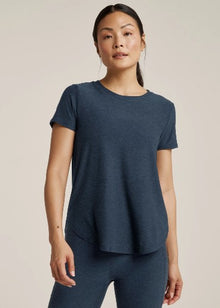  Beyond Yoga Featherweight On The Down low Tee - Nocturnal Navy
