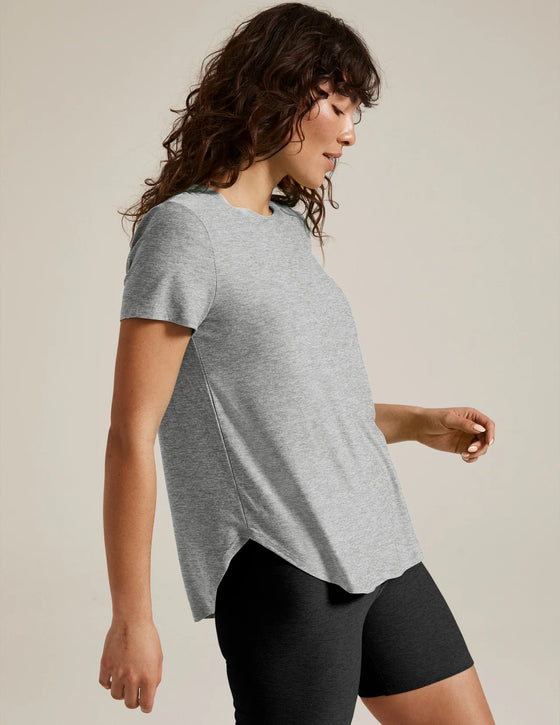 Beyond Yoga Featherweight On The Down low Tee - Silver Mist
