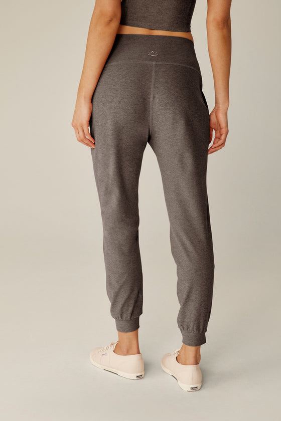 Beyond Yoga Spacedye Midi Jogger - Soft Umber Heather