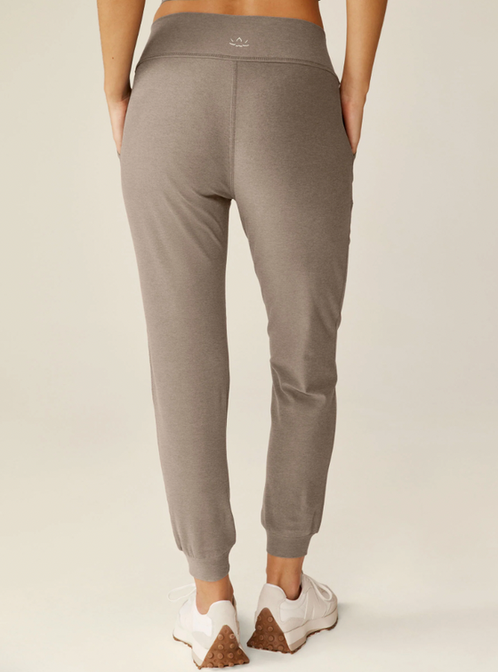 Beyond Yoga Spacedye City Midi Jogger - Birch Heather