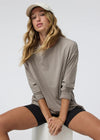 Vuori Long-Sleeve Feather Tee - Cobblestone