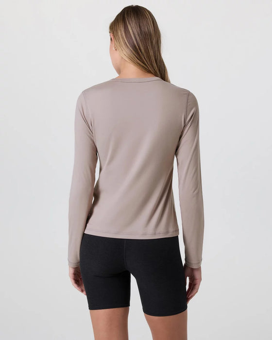 Vuori Long-Sleeve Lux Crew Tee - Pebble